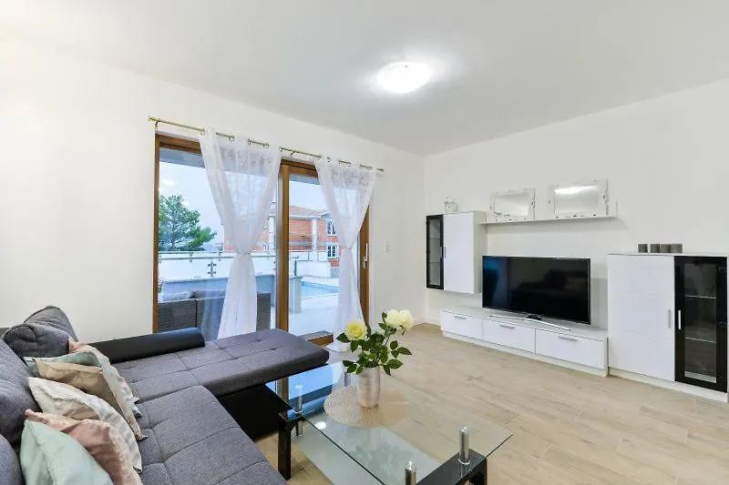 Villa With Pool, 50 M From The Sandy Beach - Id 2209 By Traveler Tourist Agency Krk Затон Хорватия