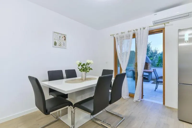 Villa With Pool, 50 M From The Sandy Beach - Id 2209 By Traveler Tourist Agency Krk Затон